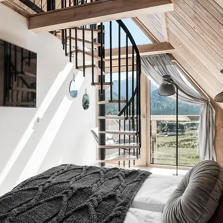 Osada Szeligowka - Premium シャレー コシチェリスコ